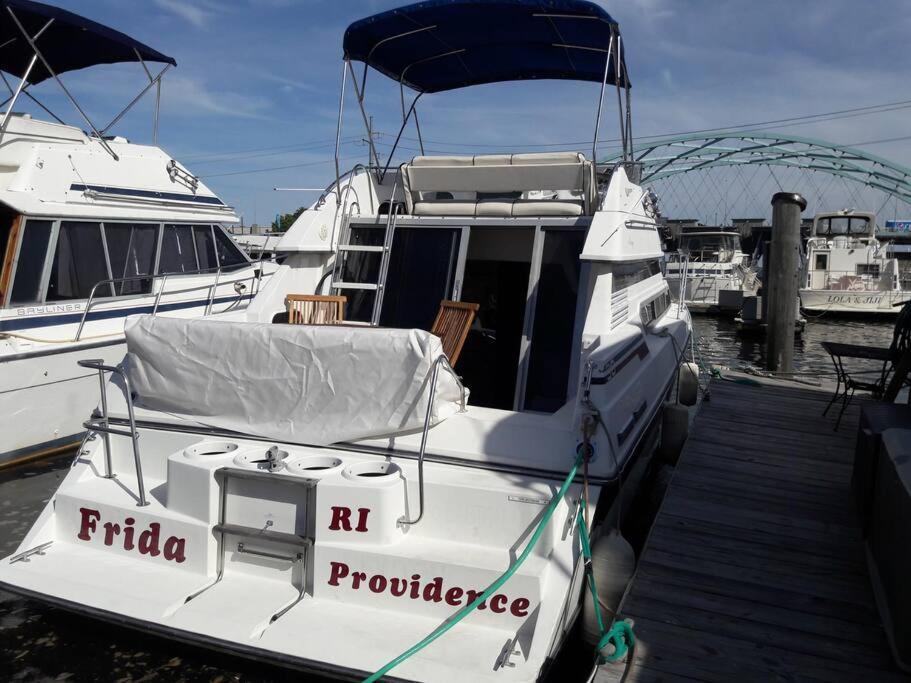 Yacht Stay Providence Marina Extérieur photo