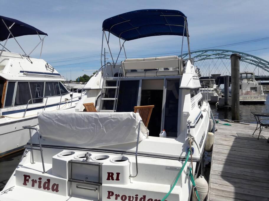 Yacht Stay Providence Marina Extérieur photo